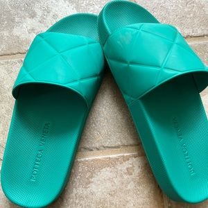 Bottega Veneta quilted pool slides -size 40
